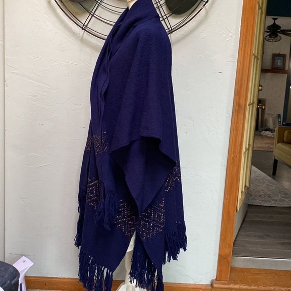 Crossnore School Navy Cape with Gold Accents - Picture 7 of 11